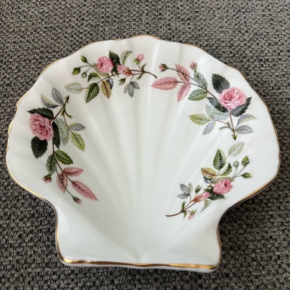 Wedgwood Other - Wedgwood Hathaway Rose vintage Shell Trinket Dish